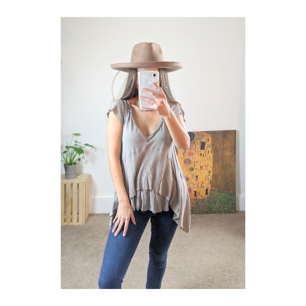 ✨SOLD✨ Free People Tier Tee